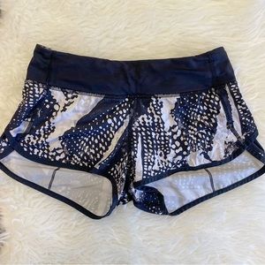 LULULEMON LOW RISE SHORTIE